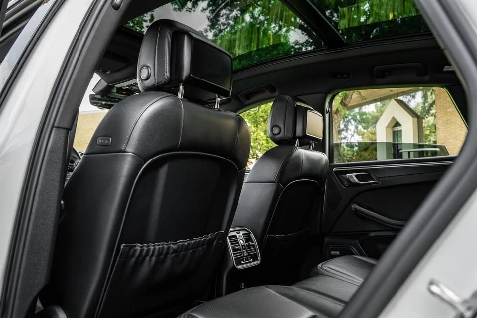 2021 Porsche Macan - Image 13 of 15