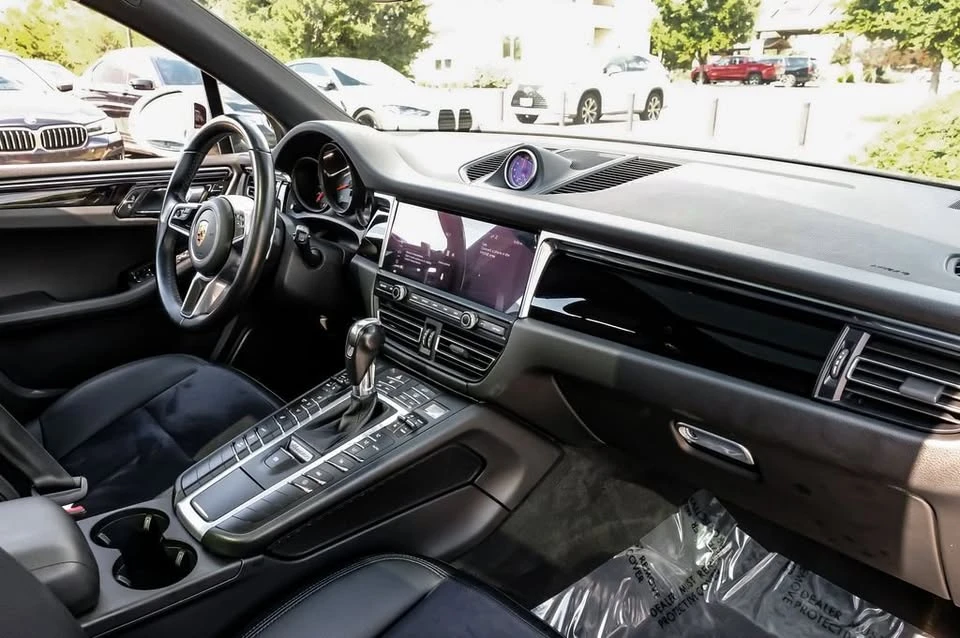 2021 Porsche Macan - Image 10 of 20