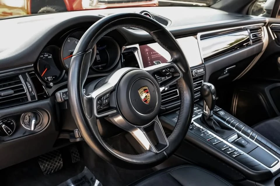 2021 Porsche Macan - Image 14 of 20