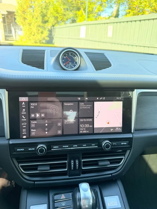 2021 Porsche Macan - Image 13 of 14