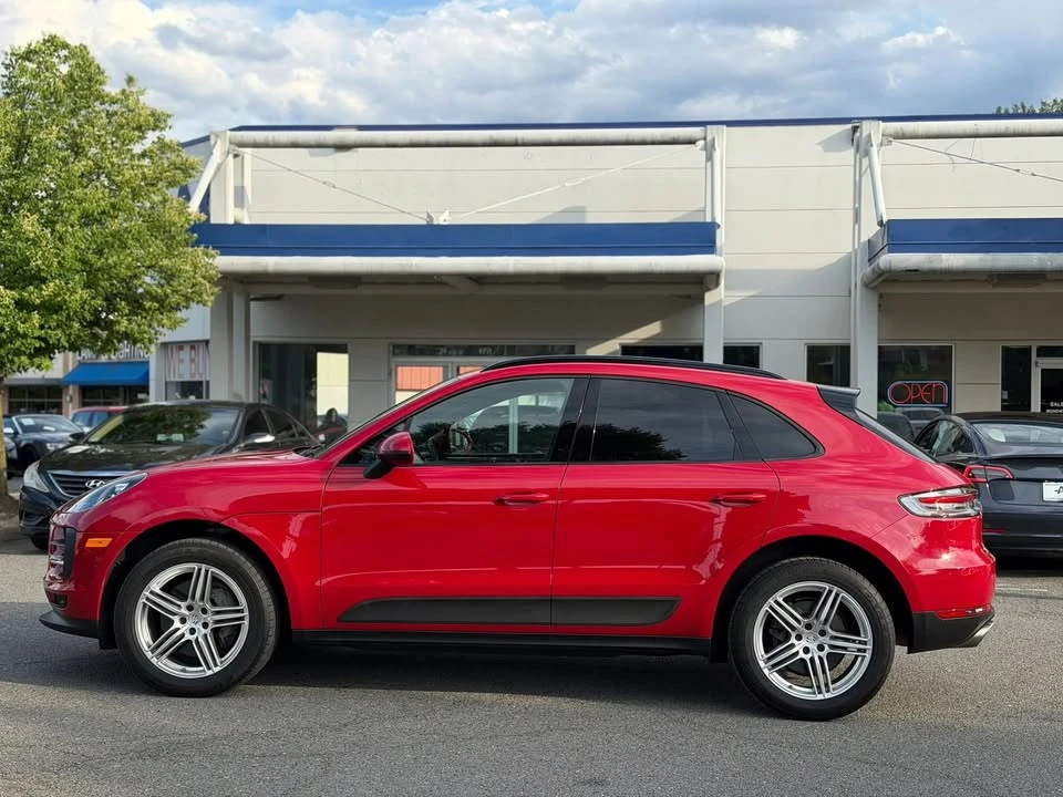 2021 Porsche Macan - Image 9 of 20