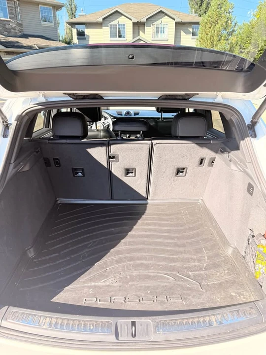 2021 Porsche Macan - Image 8 of 14