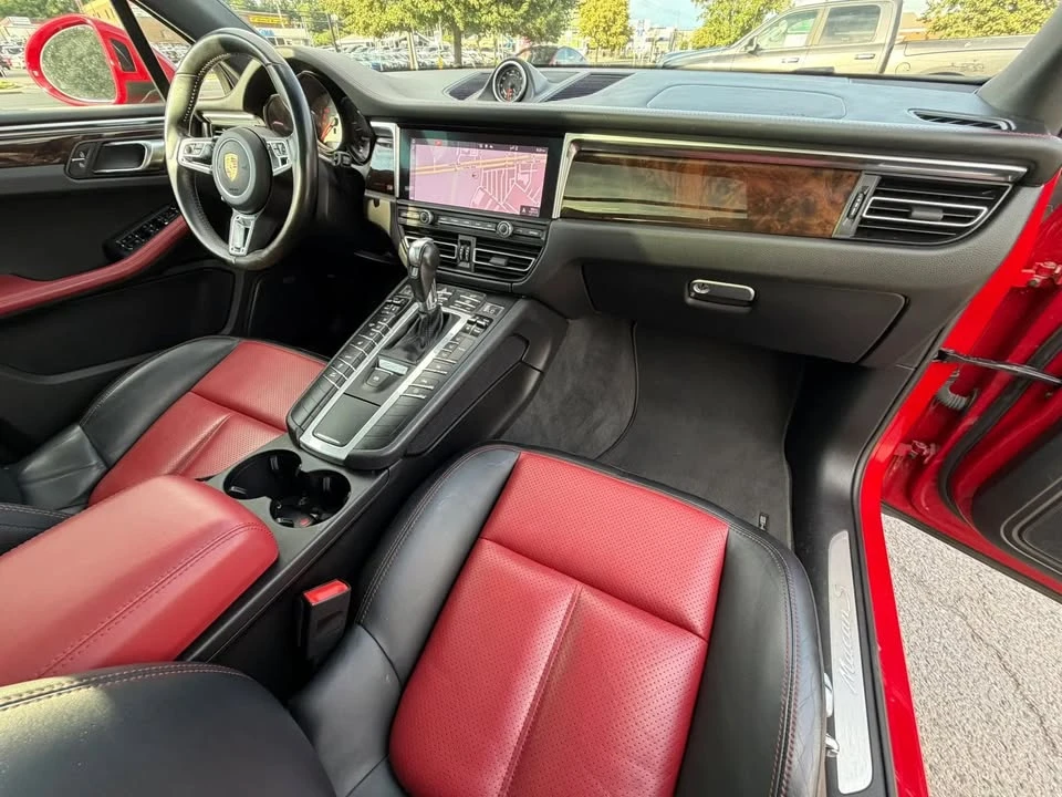 2021 Porsche Macan - Image 19 of 20