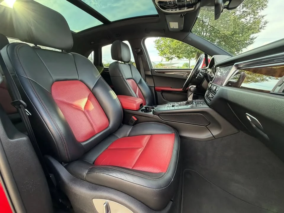 2021 Porsche Macan - Image 18 of 20