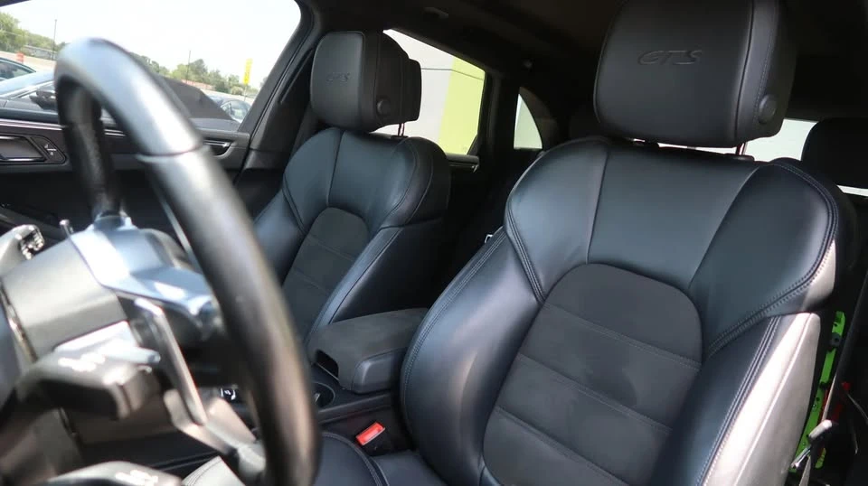 2021 Porsche Macan - Image 18 of 20