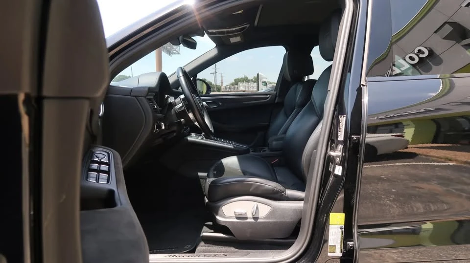 2021 Porsche Macan - Image 16 of 20