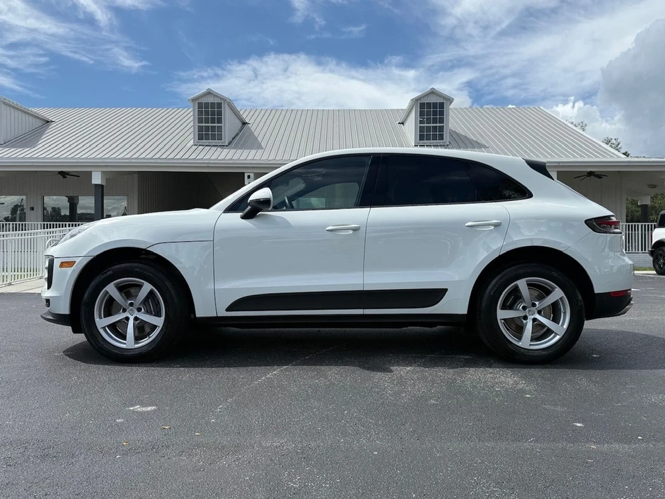 2021 Porsche Macan - Image 11 of 12