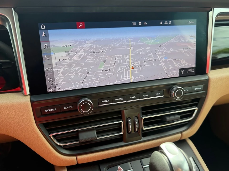 2021 Porsche Macan - Image 8 of 12