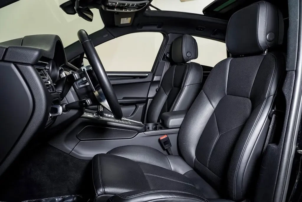 2021 Porsche Macan - Image 5 of 6