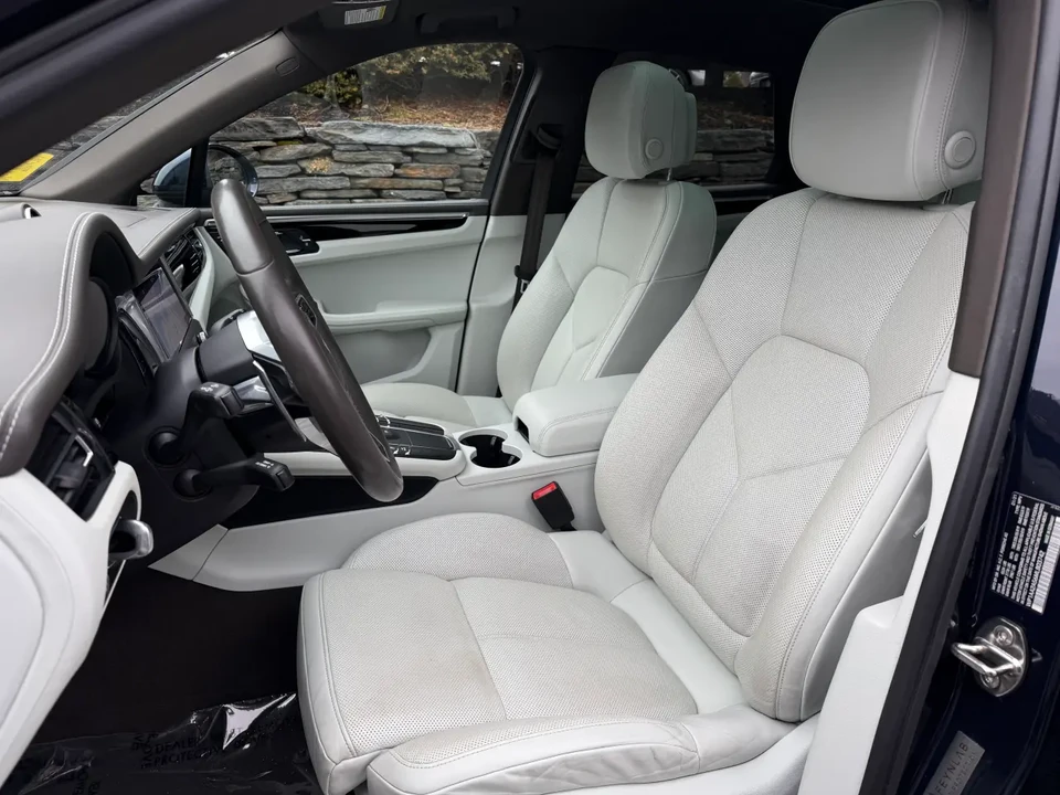 2021 Porsche Macan - Image 5 of 6
