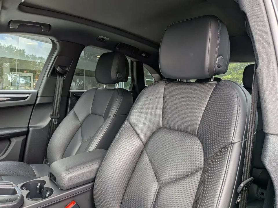 2021 Porsche Macan - Image 5 of 10