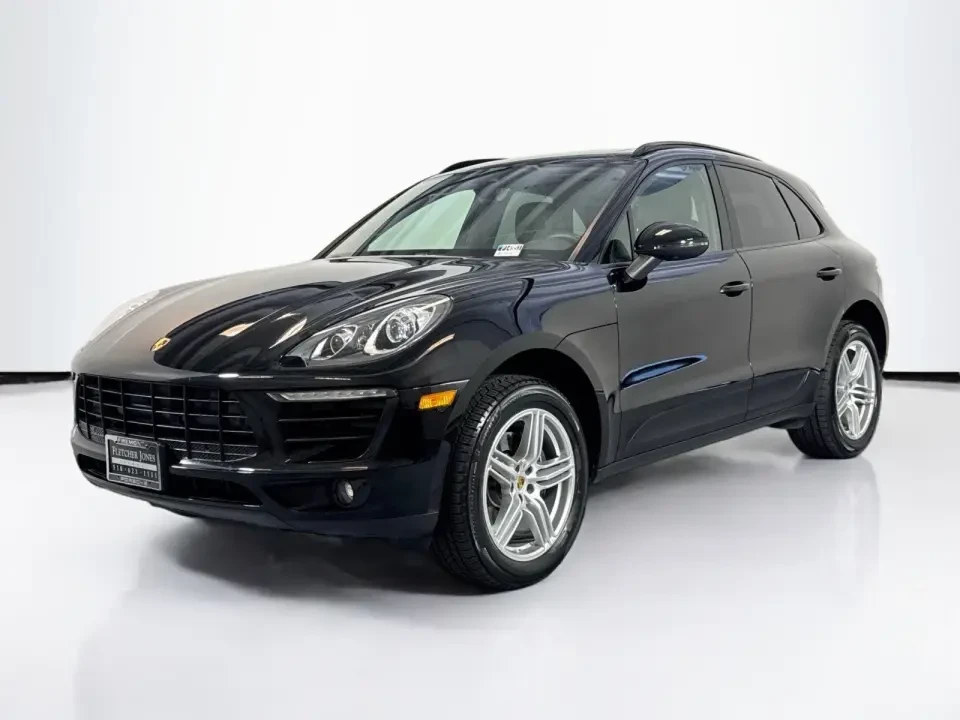 2021 Porsche Macan - Image 9 of 10