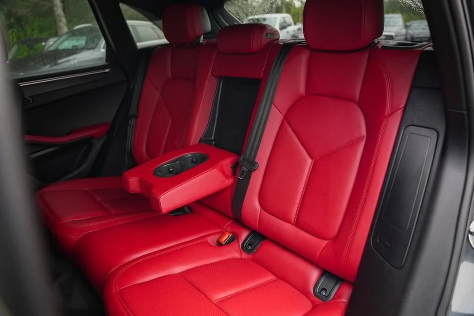 2021 Porsche Macan - Image 14 of 19