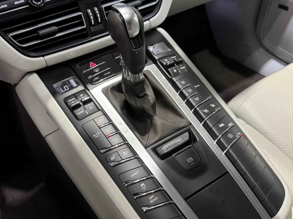 2021 Porsche Macan S - Image 10 of 12