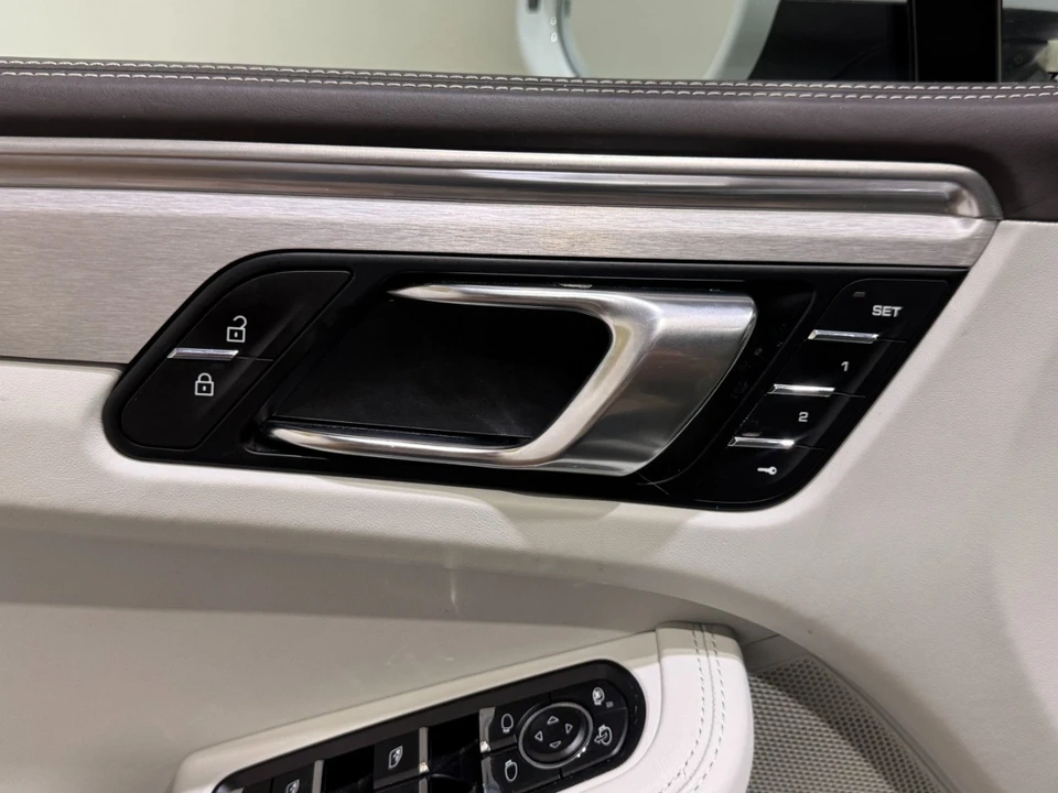 2021 Porsche Macan S - Image 16 of 21