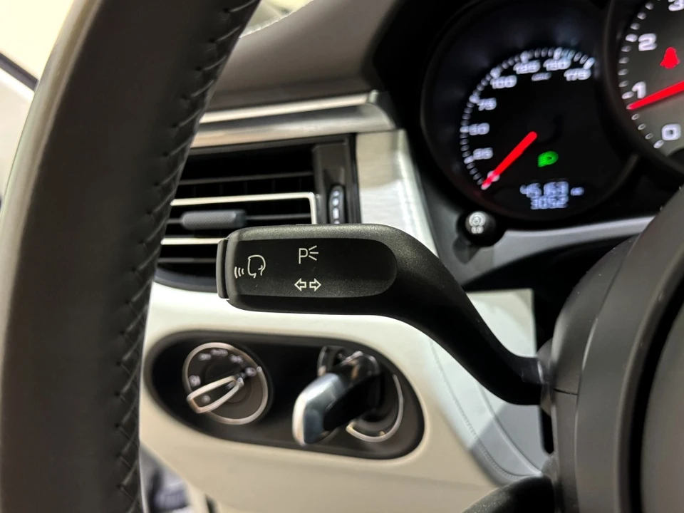 2021 Porsche Macan S - Image 19 of 21