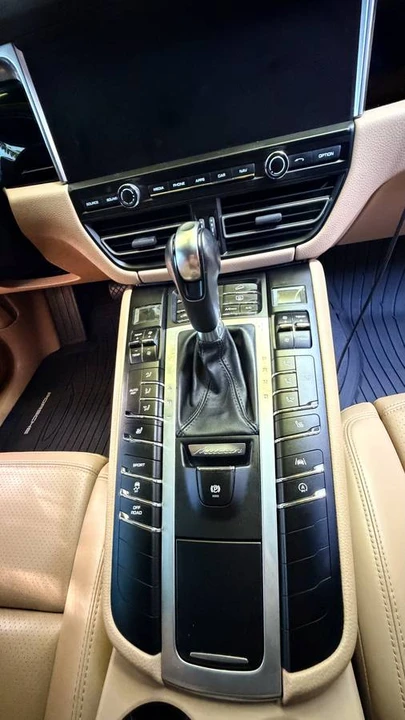 2021 Porsche Macan S - Image 21 of 24