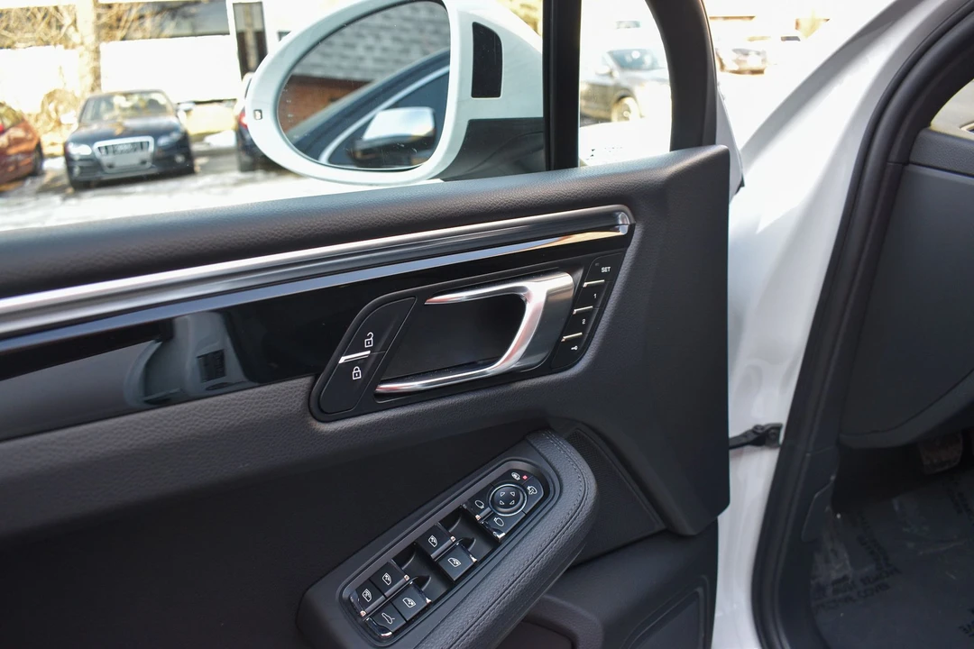 2021 Porsche Macan S - Image 19 of 31