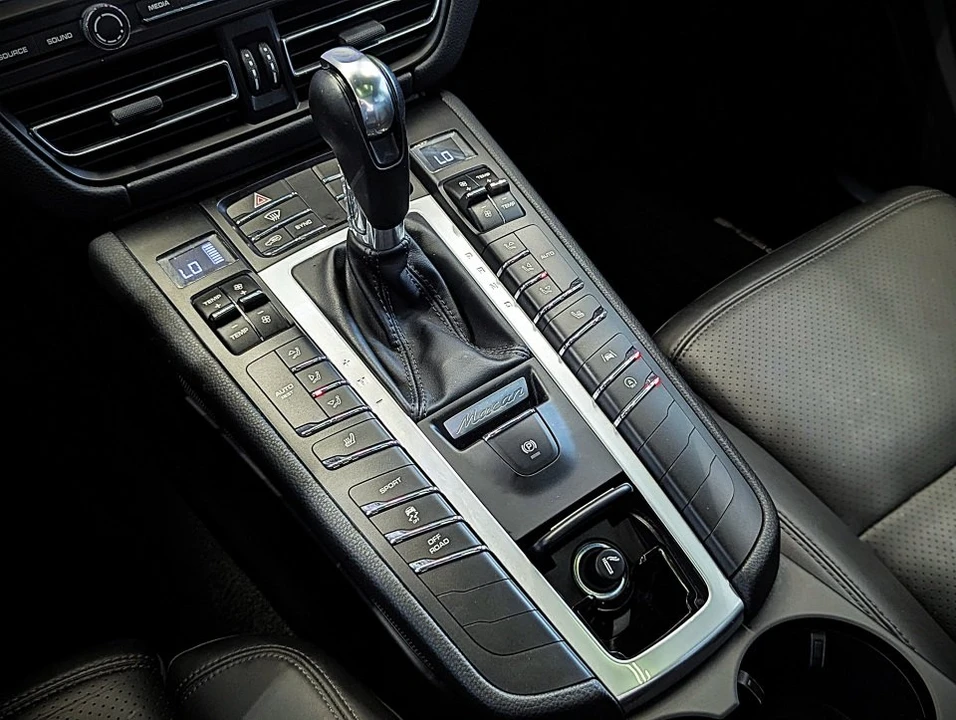 2021 Porsche Macan S - Image 17 of 20