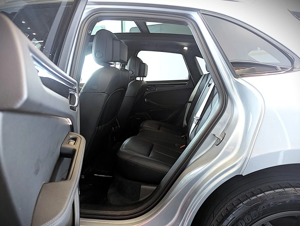 2021 Porsche Macan S - Image 18 of 20