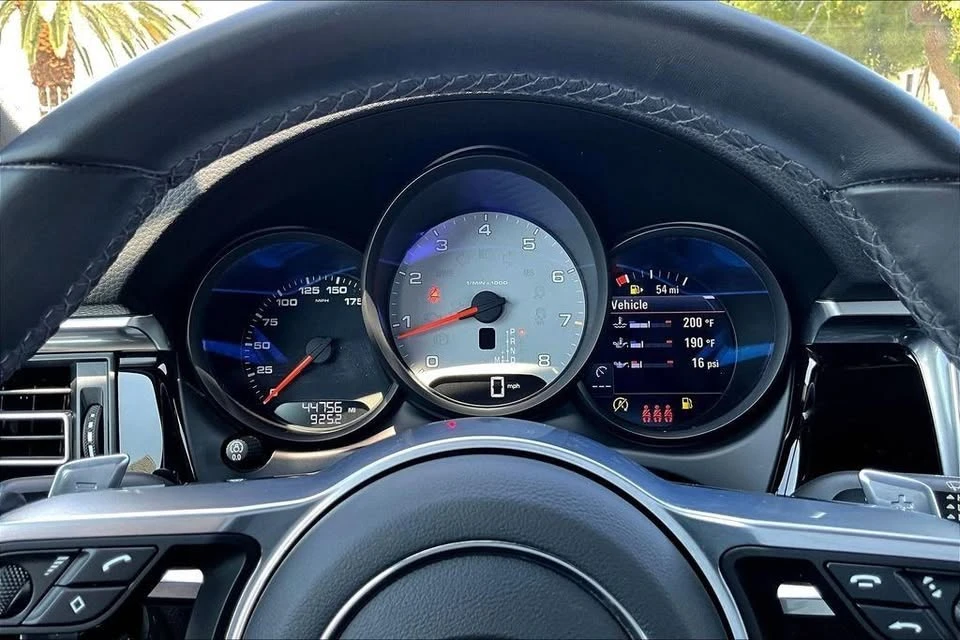 2021 Porsche Macan S - Image 12 of 20