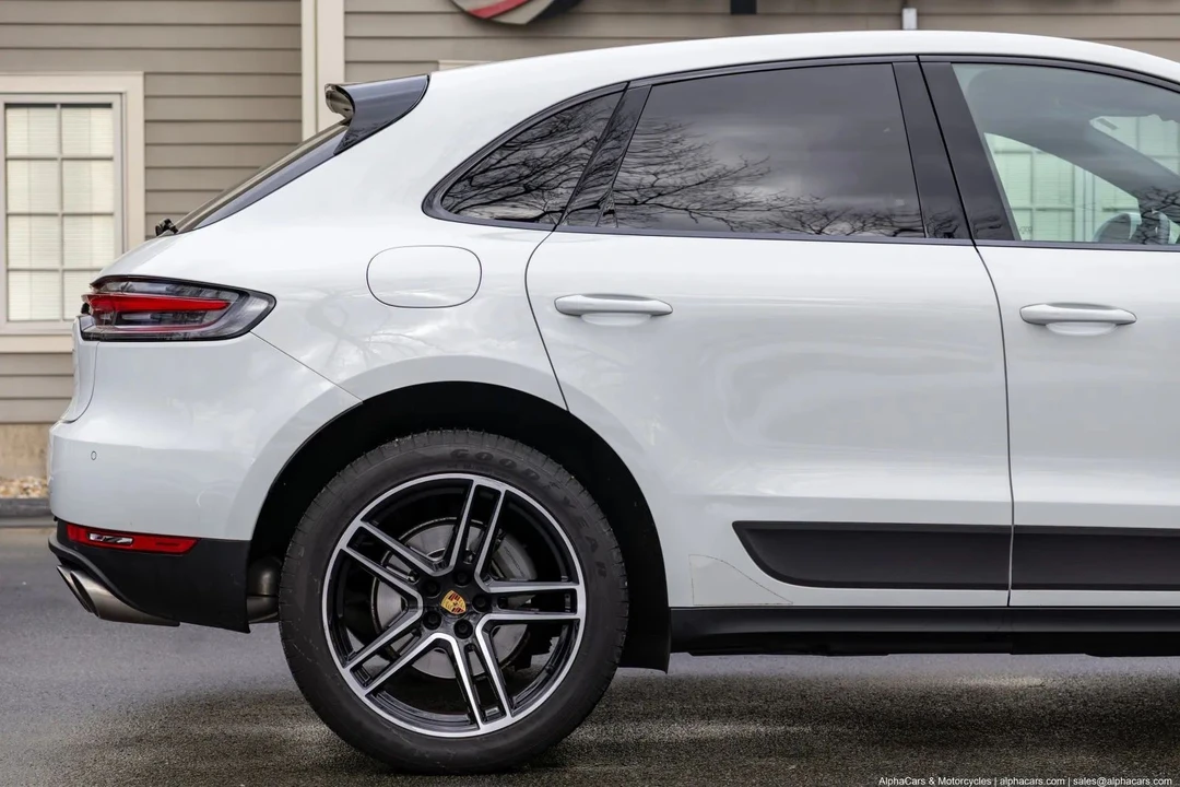 2021 Porsche - Image 6 of 31