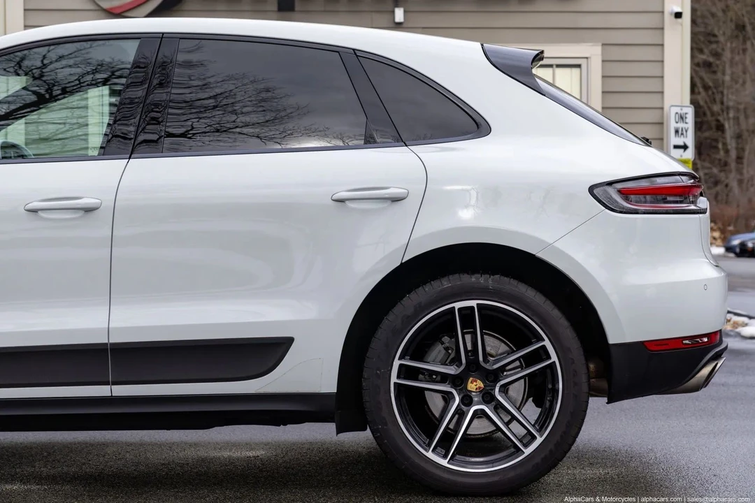 2021 Porsche - Image 14 of 31