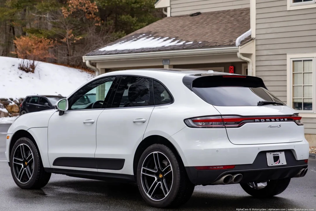 2021 Porsche - Image 11 of 31