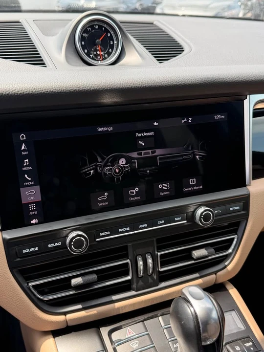 2021 Porsche Macan S - Image 13 of 18