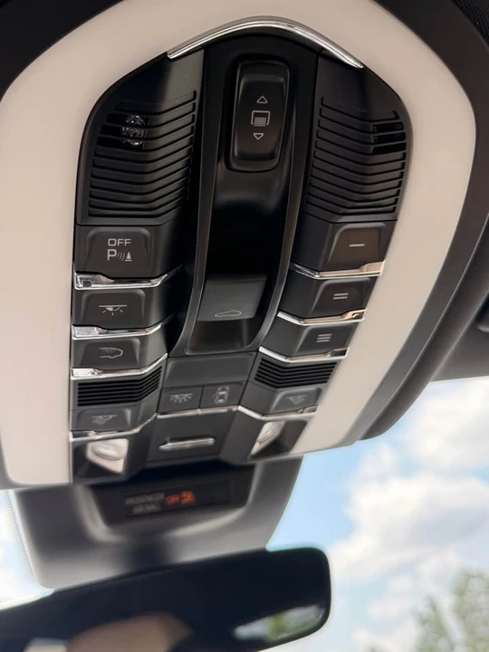 2021 Porsche Macan S - Image 16 of 18