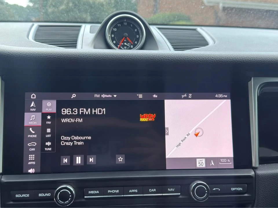 2021 Porsche Macan S - Image 16 of 20