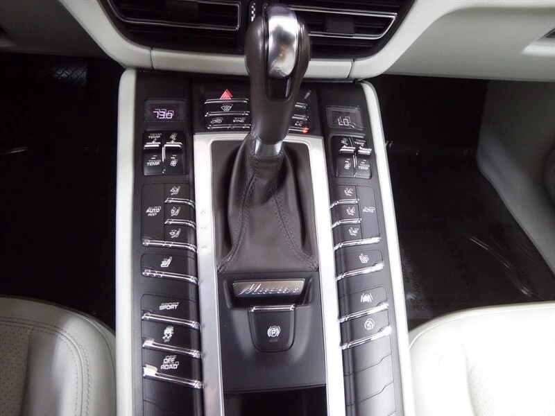 2021 Porsche Macan S - Image 17 of 31