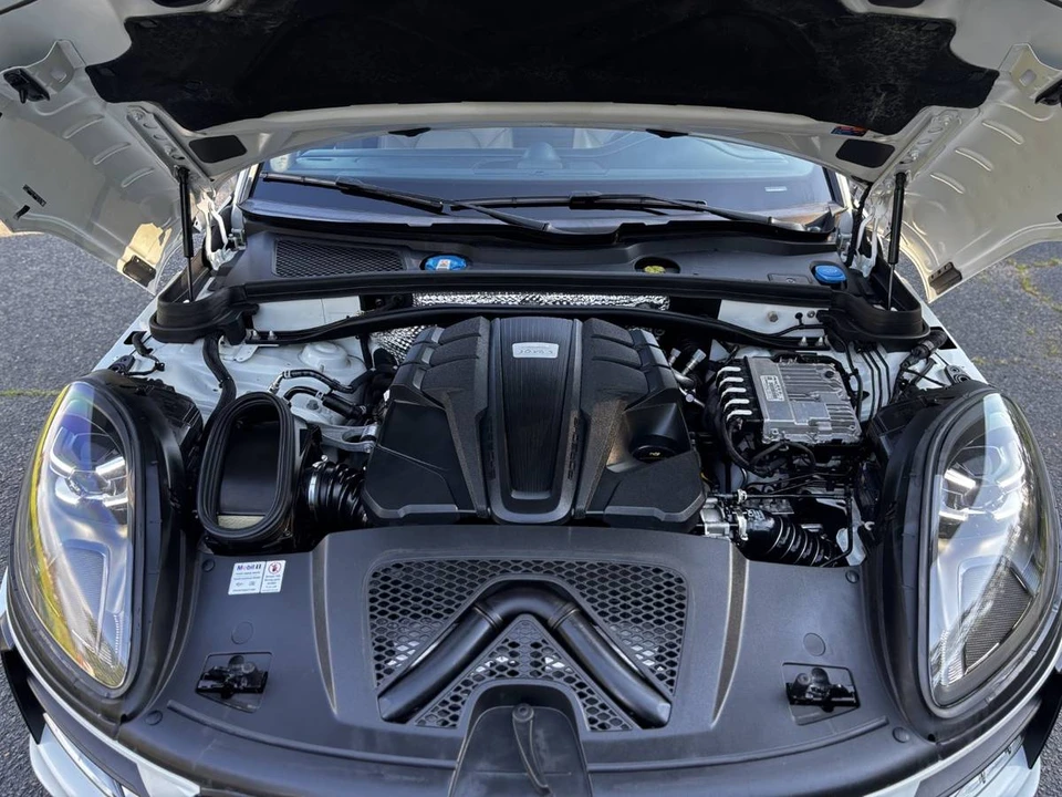 2021 Porsche Macan S - Image 17 of 18