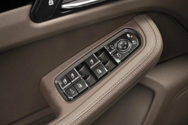 2021 Porsche Macan S - Image 26 of 31