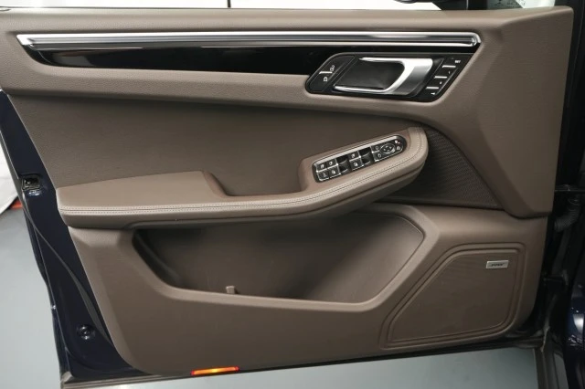 2021 Porsche Macan S - Image 25 of 31