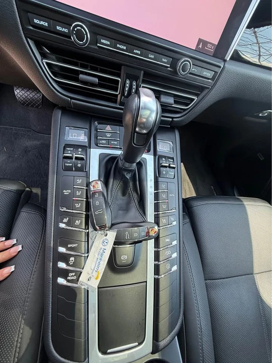 2021 Porsche Macan S - Image 12 of 19