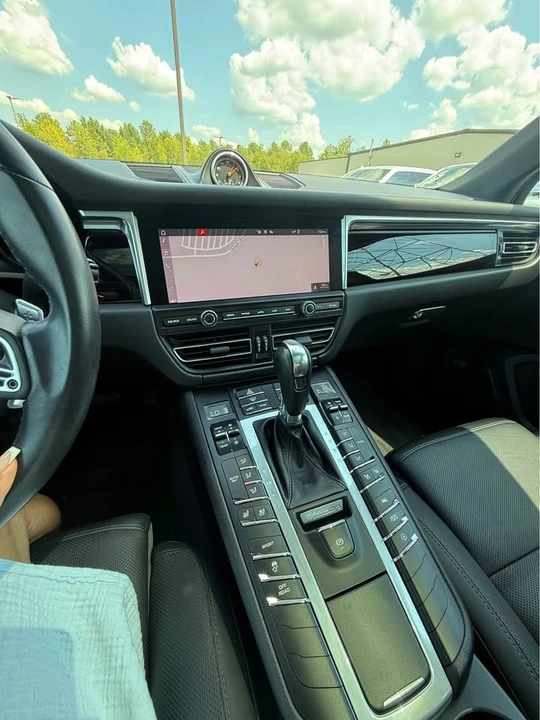 2021 Porsche Macan S - Image 10 of 19