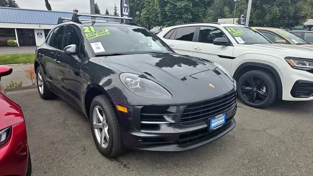 2021 Porsche Macan Sport