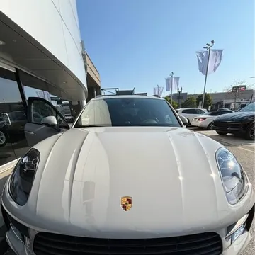 2021 Porsche Macan Sport Utility 4D
