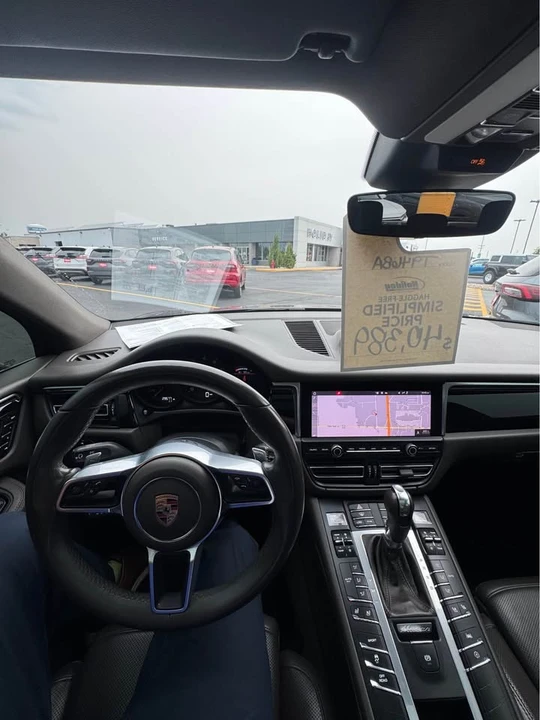2021 Porsche Macan - Image 11 of 18