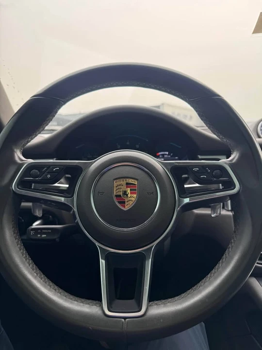 2021 Porsche Macan - Image 12 of 18