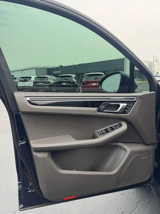 2021 Porsche Macan - Image 9 of 18