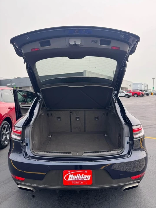 2021 Porsche Macan - Image 17 of 18