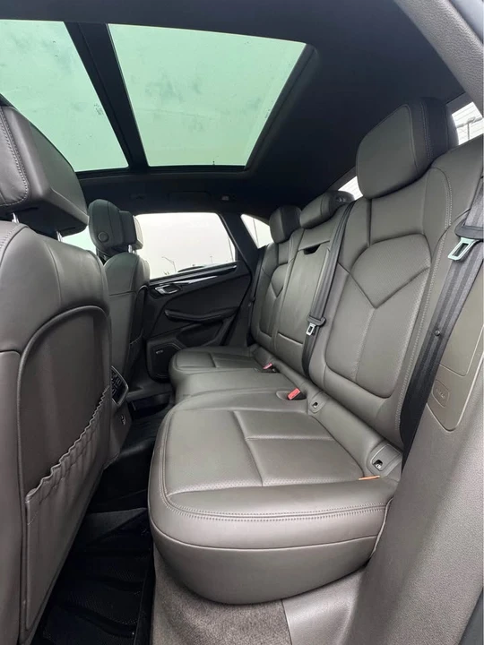 2021 Porsche Macan - Image 16 of 18