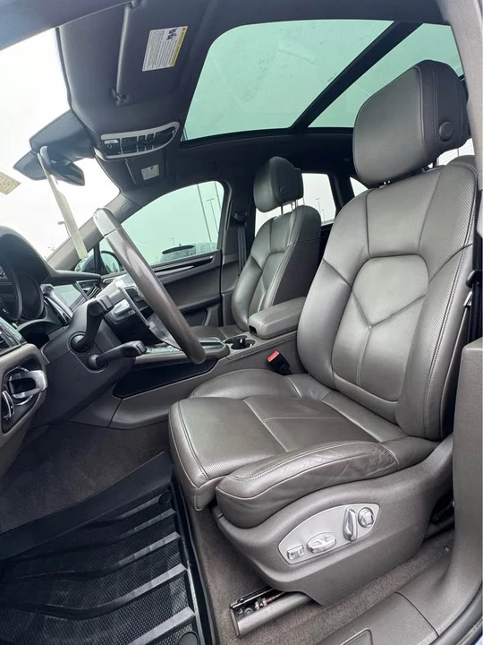 2021 Porsche Macan - Image 10 of 18