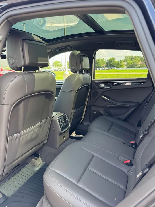 2021 Porsche Macan - Image 10 of 19