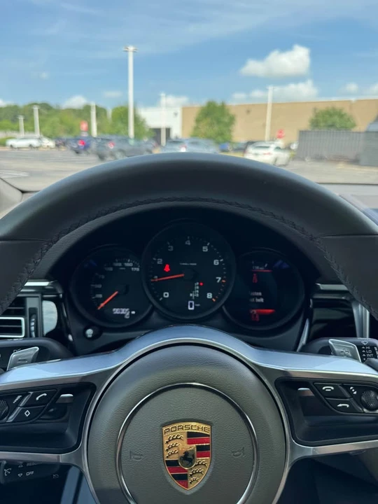 2021 Porsche Macan - Image 17 of 19