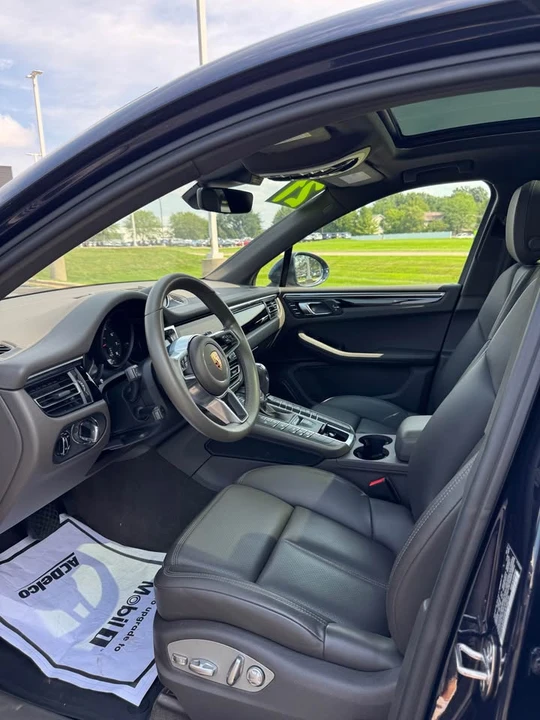 2021 Porsche Macan - Image 14 of 19
