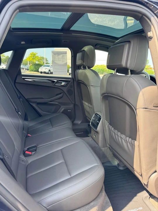 2021 Porsche Macan - Image 11 of 19