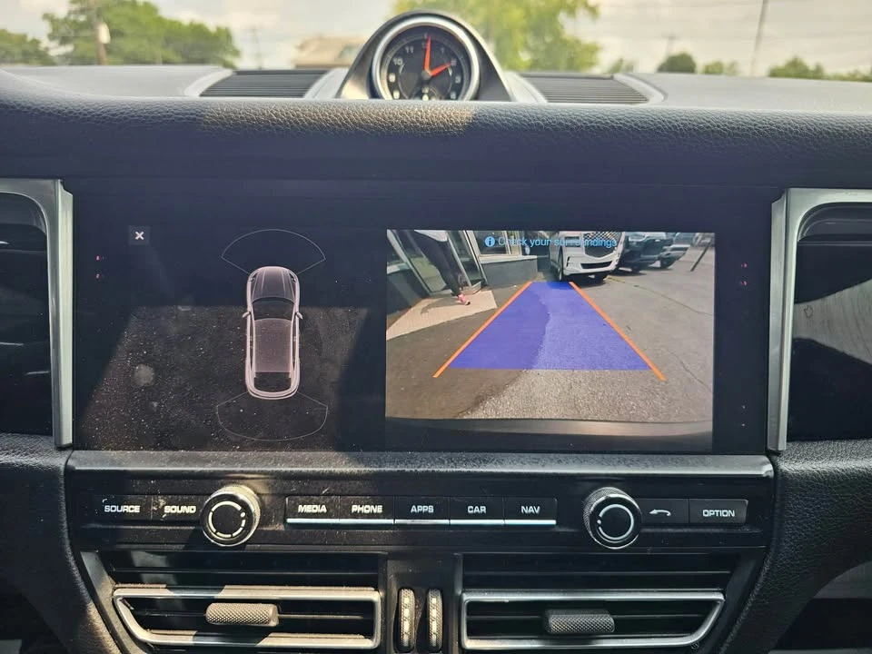 2021 Porsche Macan - Image 19 of 20